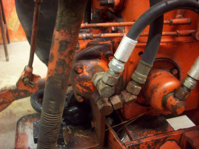 DC4 hydraulic oil drain plug Yesterday's Tractors