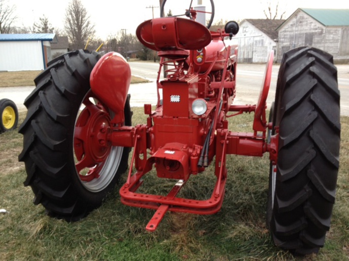 Farmall With 2 Horseshoe Drawbars - Yesterday's Tractors