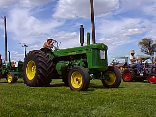 JD Model R Tractor