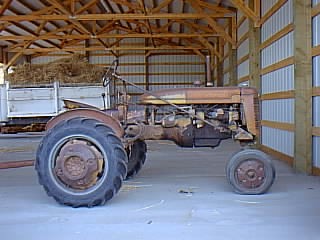 International Harvester / Farmall Tractor -  Farmall B