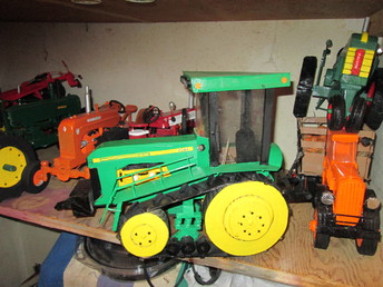 Handmade Wood Tractor - HANDMADE CLEAT TRACTOR THIS IS COMPLETELY WOOD.