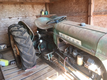 Oliver 550? - Can anyone confirm the model of this Oliver?  Where do I look for a serial  number.  The engine block has the following numbers;  180220G,  1LB100B, 12466 - all on different lines.  There is the number 100 470A on  the hydraulic filter (I think that's what it is called).
