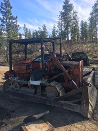 Allis Chalmers - do you know this tractor and year, Clutch is out 14' having problems finding right parts, Back Right side has number of HD5B 2725, sill runs great, 2 cylinder Diesel