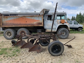 Case 3 Bottom Plow - Case 3 bottom 14' with coulters, a place for a hydraulic cylinder lift. I have numbers from furrows (CX14), eagle hitch (2284), coulters (W 2563) coulter solid bearing (W 2562),back wheel assembly (WA2223, W2583)