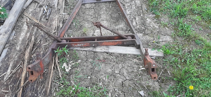 Allis Chalmers - This came with some things from an auction  it has allis chalmers label on it  wondering what it hooks up to hope seone  lnows what it is for