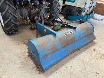 Older Ford Flail Mower - Im looking at buying this to cut overgrown  pasture,fellow says its a Ford but I cant find any  similar models online. check out the chain drive  instead of a belt.  Can anyone help ID this thing? Is it HD good for  1' brush etc etc?  thank you