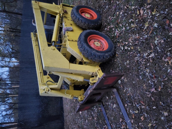 No Idea What Make/Model/Year This Is - I bought this skid steer the sell didn't know what it  was. It needs repairs and I have no service manual  and I am not overly knowledgeable about hydraulic  repair. Please help.