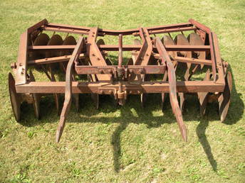 34U-F36 Fast Hitch Disc Harrow - For use especially on the 300 Utility tractor because of the ability to level the disc with the crank. 300 Utility fast hitch had no way to level implements front to back like the Farmall 300