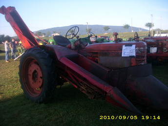 Farmall Super C / International 14M Corn Picker Front View - Picture #2 of my SC and one row mounted corn picker.