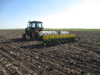4640 - Seeding corn