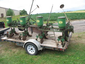 1956 JD Integral Bedder 854 - 850 series bedder with planting attachment and markers . This example is in 854 configuration and has all the 55- on parts on it . Anybody have one of these on a 520-620 or 720 ? If the marker rope forks and brace for the pulleys are there a pic would help . This one seems in working order .   Thanks  Dave