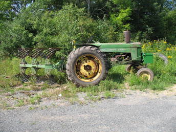 1966 JD 845 Rollover Plow With Slat Bottoms - Doesn't belong on a 630 but it works well