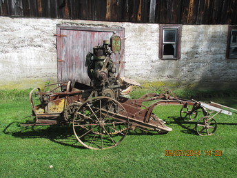 1920S John Deere Potatoe Digger - Old John Deere potatoe digger with its own engine.The engine is,The New-Way Motor Company,Lansing,Michigan. Never saw one before but found some old pictures on internet.Would it be rare