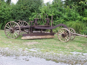1900??   Road Grader - Wooden spoke wheels, 21 feet long, perfect condition.. would like to know the manufacture, and original colors.. it has 'CARMAX' on the casting  cannot read the letters very well