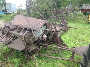 John Deere Grain Binder  - Grandpa's old grain binder John Deere PTO Unit 11.4 feet so im thinking it was a 12 footer larger than 10 footer have it for sale 350 Lamberton Minnesota hate to scrap seat is missing just pulled out of grove