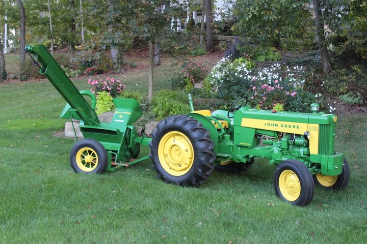 John Deere #43 Corn Sheller - One more view of the tractor/sheller combo.