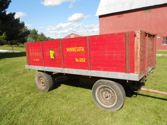 MN 1262 Barge Wagon - Here is a picture of my recently acquired Minnesota 1262 barge  wagon. MN Line of Farm Equipment was made at the Stillwater Prison  in Stillwater, MN somewhere in the late 1950s and 1960s. They made  three sizes of the barge wagons, 1062 - 10'x6', 1262 - 12'x6', 1472 -  14'x7'.  The running is believed to be a Harms Manufacturing and the  hoist is a Soo hydraulic hoist.