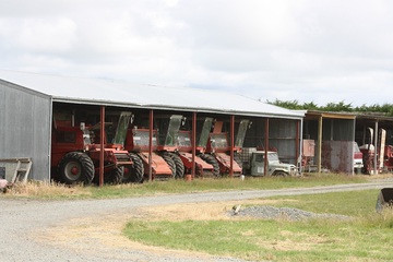 Massey-Ferguson 860 Headers  - 14-01-2015 South-Hillend Southland New-Zealand I never realised there were some many MF 860s in Southland !