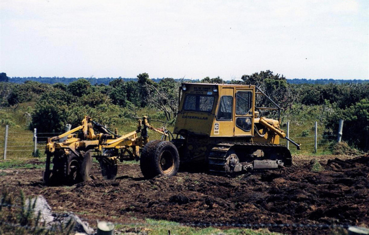 Yet Another Southland Special  - 1991 Gorge-Road Southern Southland New-Zealand another custom built special application swamp plough power unit in this case is Glasgow UK built Caterpillar D4D 88A-834