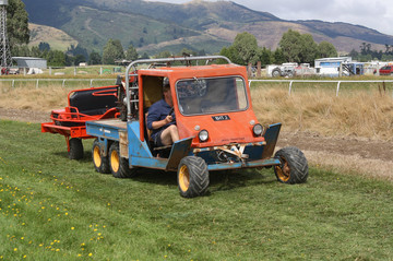 Orvco Transtrack - 08 March 2015 Tapanui West-Otago New-Zealand kiwi built Off-Road-Vehicle Company Transtrack farm run about