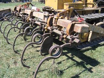 50S Caterpillar Toolbar W/ Subsoilers And Field Cultivator - caterpillar tool bar farming, starting late 40s and still going on today. looking for any parts pictured.