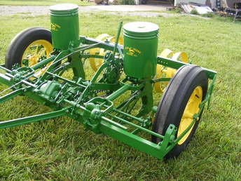 John Deere Corn Planter 290 - LOOKING FOR THE MARKERS AND THE ROLL OF WIRE