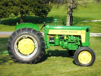 John Deere 435 - This is a 435 that I have been working on for awhile. The steering was all screwed up on it and it took alot of time and to get it right. Now she looks, runs and drives good. Has float ride seat, 3 point w/original top link, 5 speed and live pto.