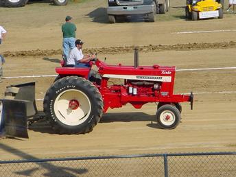 International 1256 - this is a real pullin tractor