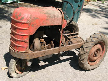 1948? Tractor-Ette - Made by Garden Tractor Manufacturing Co. Chicago. Il. Bought from the original owner. Briggs BR6 engine, Borg Warner t96-1 transmission and unknown rear axle/ differential. Frame is a 1 piece bent steel I beam. EXTREMELY RARE!