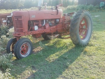 Farmall 300 - out of local estate I bought this recently.fairly rare w afasthitch. and currently for sale on YT