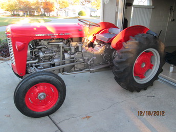 1961 Massey Ferguson 35 Diesel Deluxe - Very nice MF35 with new paint and many new parts. Equipped with a A3.152 Perkins diesel and a two stage clutch
