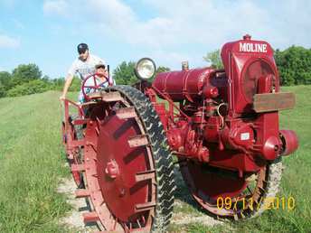 1919 Moline Universal - My Grandpa bought this tractor new and it was restored by the late Gary Shipps