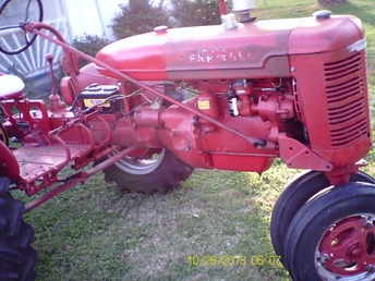 1946 Farmall B - got this tractor last year it was not running set under a tree for many years clean gas tank and carb started rightup