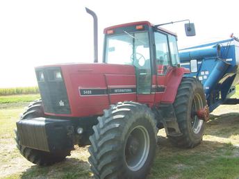 International Harvester 5488 Prototype - This tractor has the Magnum cab which IH was going to introduce in the fall of 1985, this is what they developed and it has all right side controls with powershift, this tractor is a piece of history