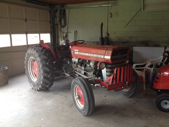 1972 Massey Ferguson 135 Diesel With P/S - My uncles Massey Ferguson 135 diesel with ps  and 24inch rear rubber he bought new almost  exactly like ours but without mulitpower best little  utility tractor ever produced!