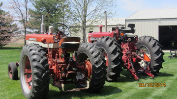 1962 560 Gas And 1967 1206 - Farmall 560 with complete fast hitch, wide front; Farmall 1206 from the South, never had TA or fenders on it.