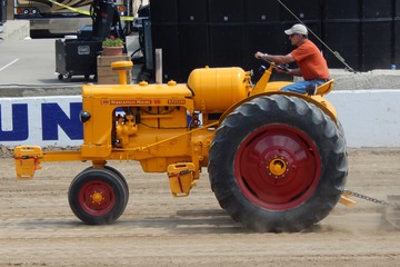 1956 Moline Ub Special LP Puller - taken at 2014 Boone Co Fair in IL. This UB  special beat a U lp by 1 inch, fun to  watch