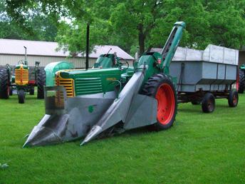 1949 Oliver 77 Gas - 1949 Oliver 77 gas with a 1958, Model 4, 2 row mounted corn picker.