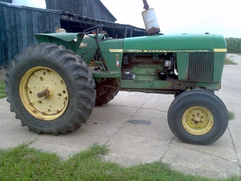 1979 John Deere 2840 - Found this tractor in a fence row. Runs like new.  May decide to give it a facelift.