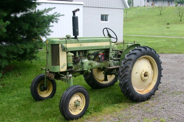 1958 John Deere 420V Special - Found this 420V way out in the State of  Washington -- It was used to cultivate  asparagus.  The entire tractor has blue  paint under the green. . . wonder if it  was a factory job?  One of only 31  V/Special Slant Steer Tractors made.