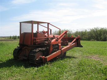 1949 HD7 Allis Chalmers - Just bought this cat and it sure is a great machine.I live in Saskatoon Saskatchewan Canada.Its quit remarkable how these machines can still run so good after all these years.Meant to last I guess.