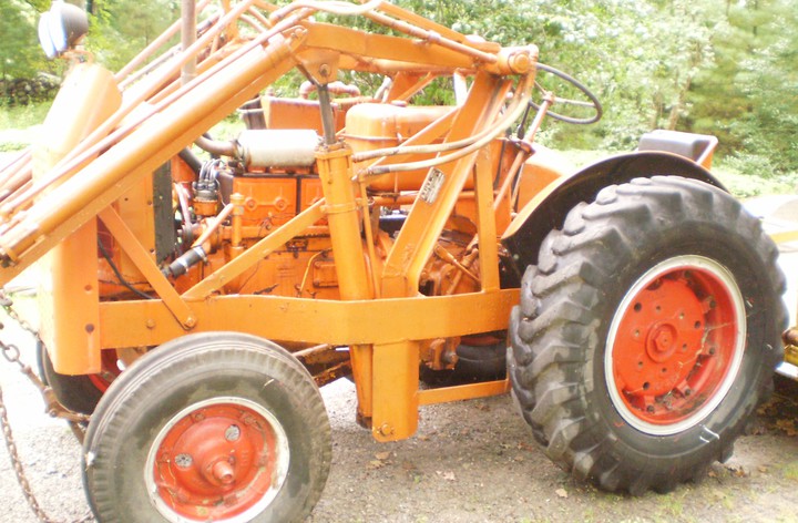 Minn Moline 1948 - hi, im new to the site. wanting to know what model this tractor is? serial number is 0174803634    3-5/8X4  4cyl EE  . nothing after the model number space. the loader is a lull . shoveloader  model 4-A thanks joe in nj