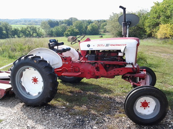 1961 Ford 961-5 Powermaster Gas - Ex highway mower. Bought in 1985, extra wide  front end. Had a 7' sunflower belly mower. Over 11,  000 hrs.