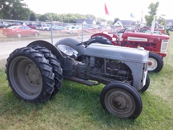 1940 Ford 9N W/ Dual 32 Tire Option - This is a pic of my early 1940 with the dual tire option.  The regular tires are Firestone 32' and the 32' doubles are an option and say Ford Dearborn Mi.  This was taken at a tractor show in Armada Michigan