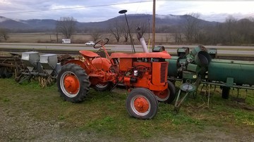 1951 Case VAI - Just went and picked this one up. Got it home, cleans the fuel line, sediment bowl, and carburetor and she fired right up. This unit is factory equipped with eagle hitch and also has the control valve for hydraulic remotes.