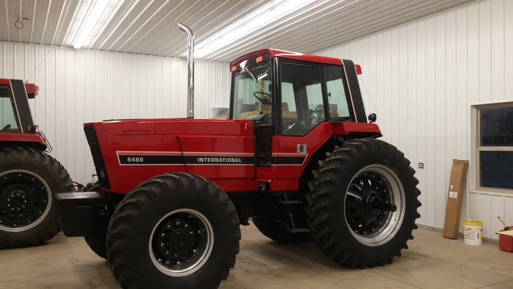 1984 5488 International - There is almost 9000 hours on this  tractor. I did a total rebuild from front  to back.  Major rebuilds on the front  axle, engine and speed transmission.  A  brand new cab was installed on this  tractor, long story but cab was found  sitting in a barn never installed before.