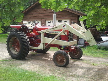 67 Farmall 756 Gas 2001 Loader - Bought in 2003, a very nice tractor!