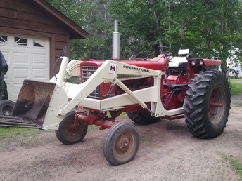 Farmall 756 Gas With 2001 Loader -