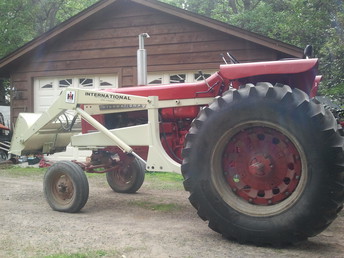 1967 Farmall 756 Gas With 2001 Loader -