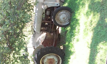 40 Something  - What model ford is this? I have  the opportunity to buy this  tractors. Runs well.